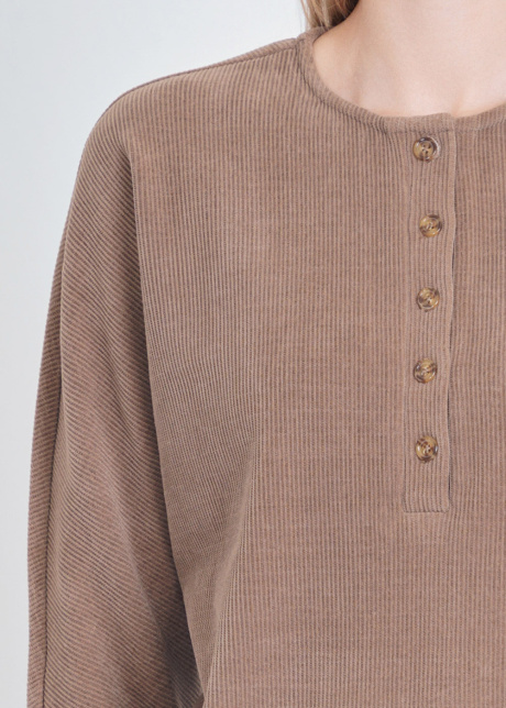 Ribbed Camel Long Sleeve Tee: Timeless Comfort