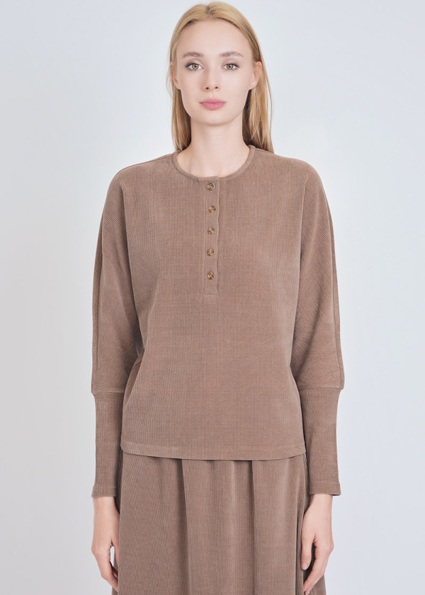 Ribbed Camel Long Sleeve Tee: Timeless Comfort