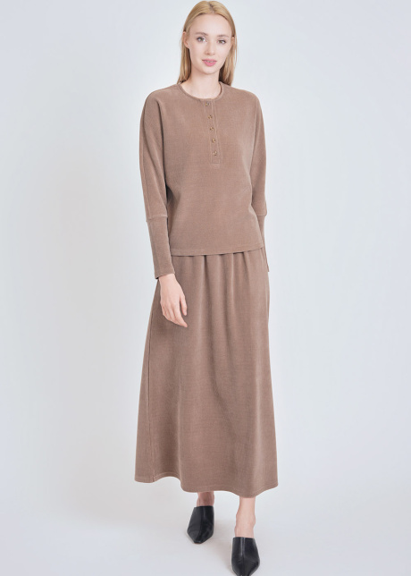 Ribbed Camel Long Sleeve Tee: Timeless Comfort