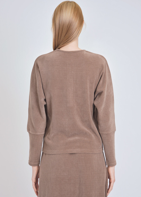 Ribbed Camel Long Sleeve Tee: Timeless Comfort