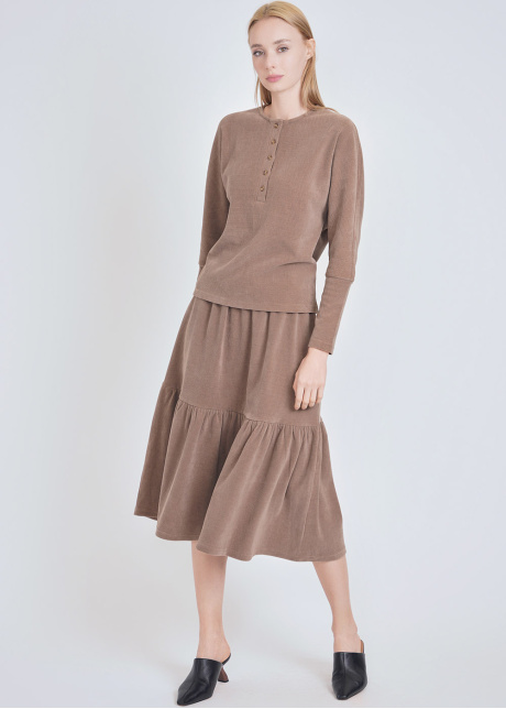 Ribbed Camel Long Sleeve Tee: Timeless Comfort