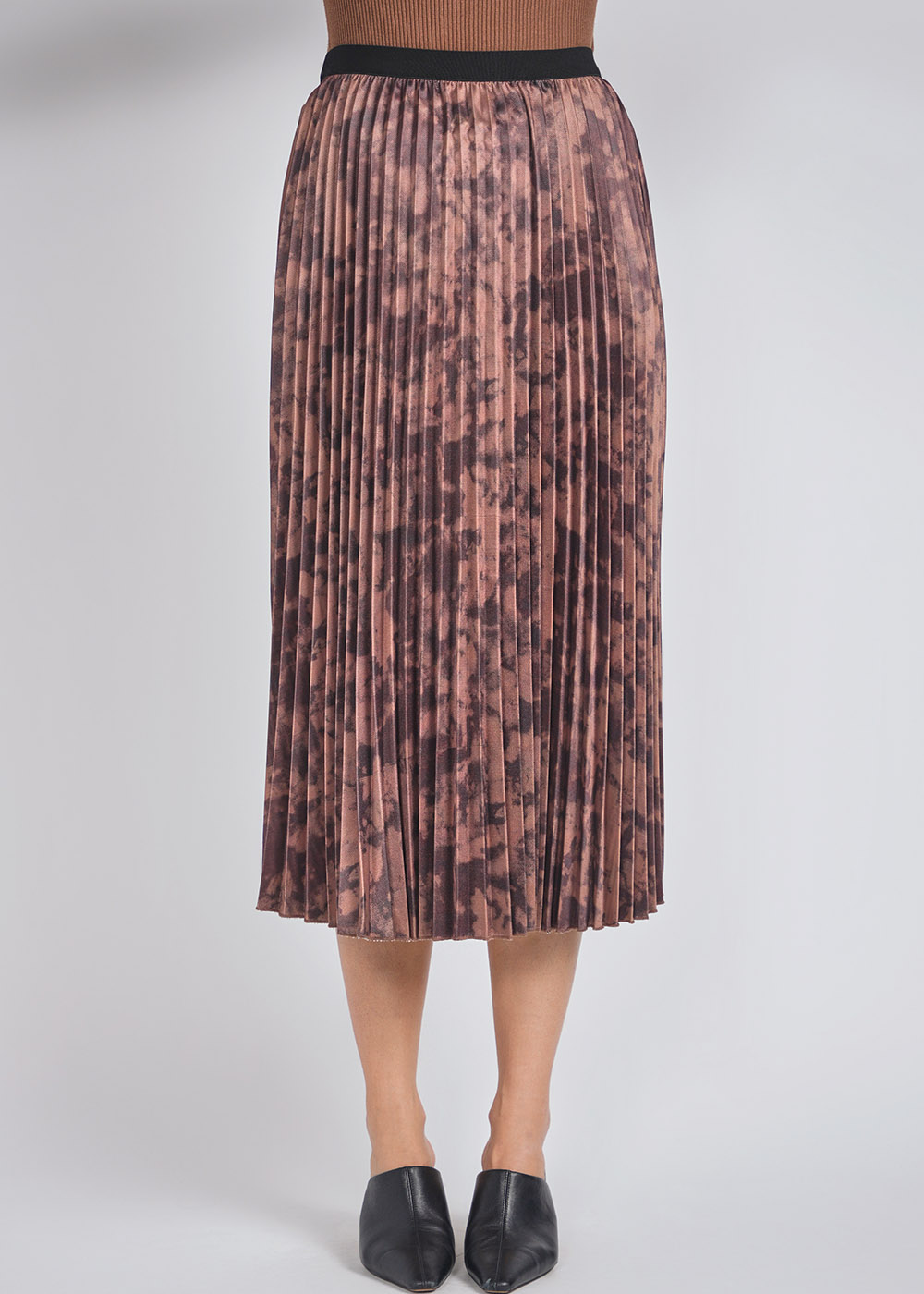 Elegant Enigma: Abstract Pleated Skirt