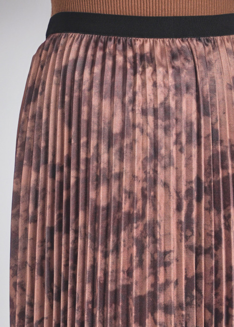 Elegant Enigma: Abstract Pleated Skirt