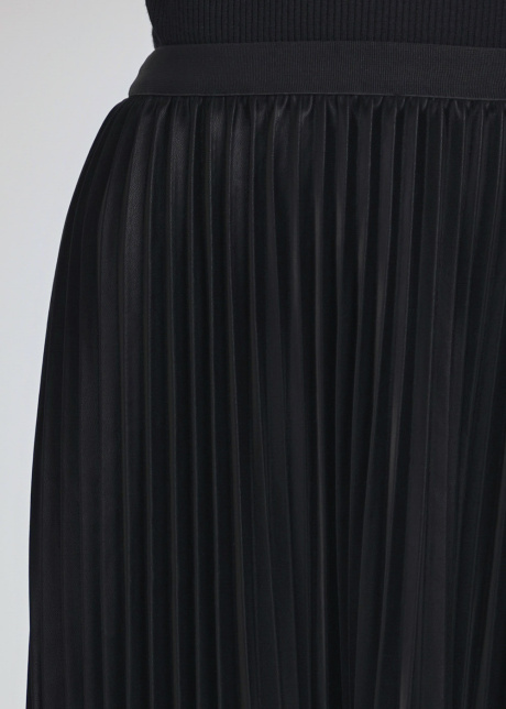 Soft Radiance Black Skirt 32"