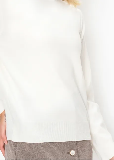 Fine-Knit White Sweater with Ribbed Cuffs