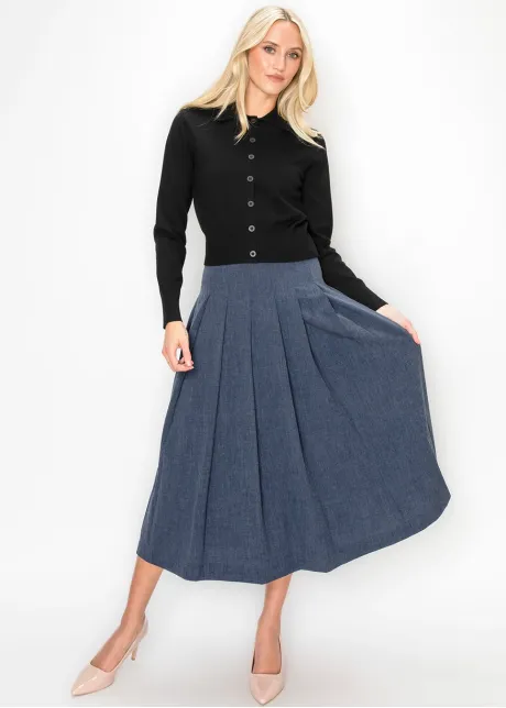 Cropped Button-Front Cardigan in Black