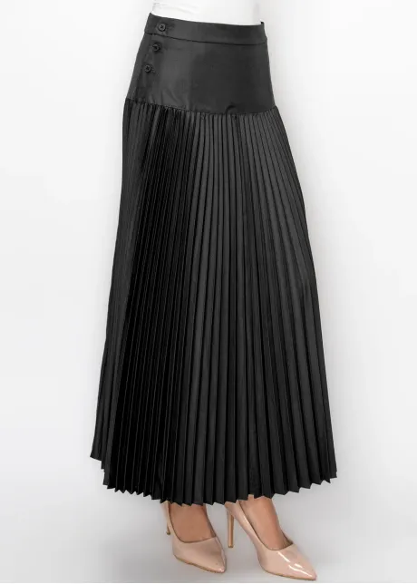 Button Detail Pleated Skirt in Black