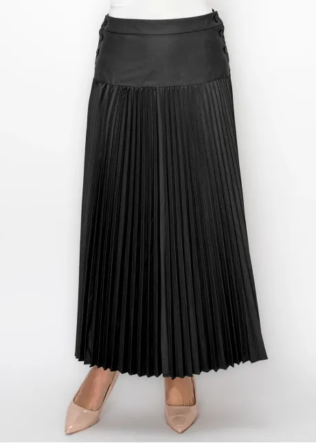 Button Detail Pleated Skirt in Black