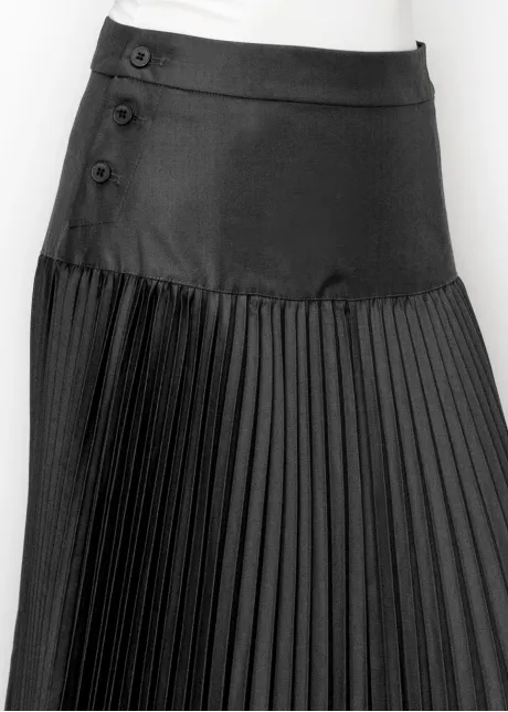 Button Detail Pleated Skirt in Black