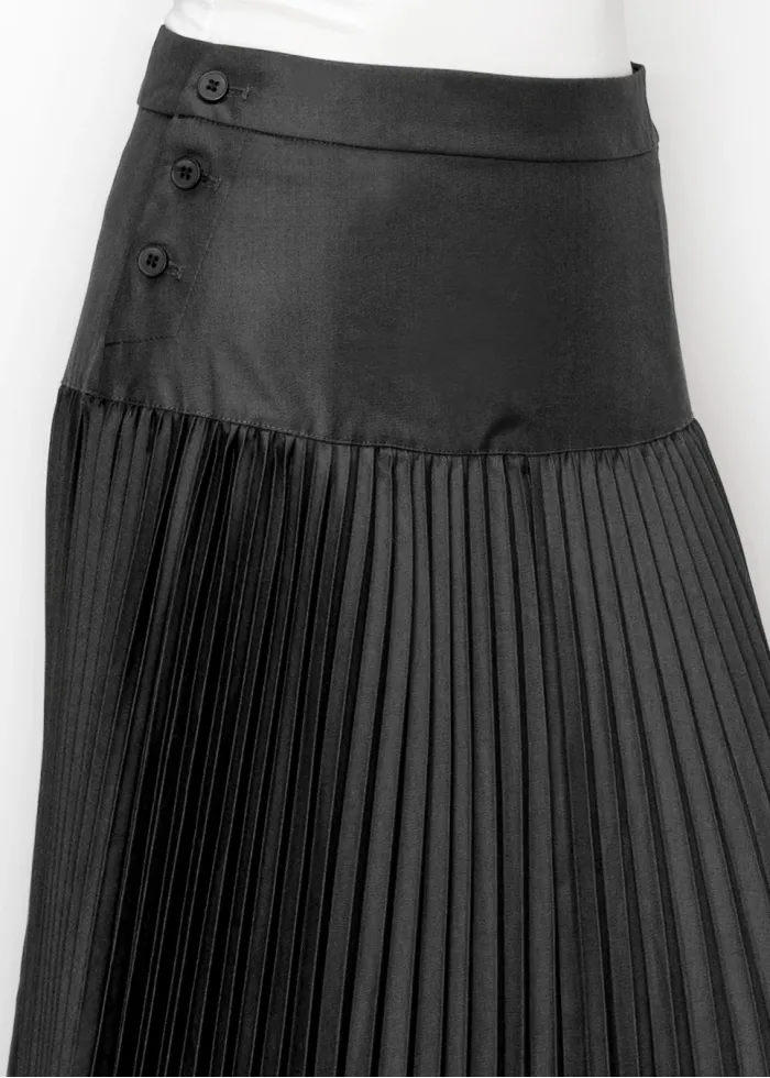 Button Detail Pleated Skirt in Black