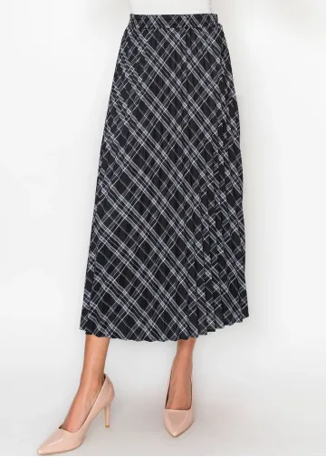 Pleated Skirt in Black and White Plaid