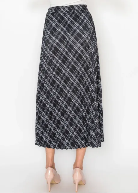 Pleated Skirt in Black and White Plaid