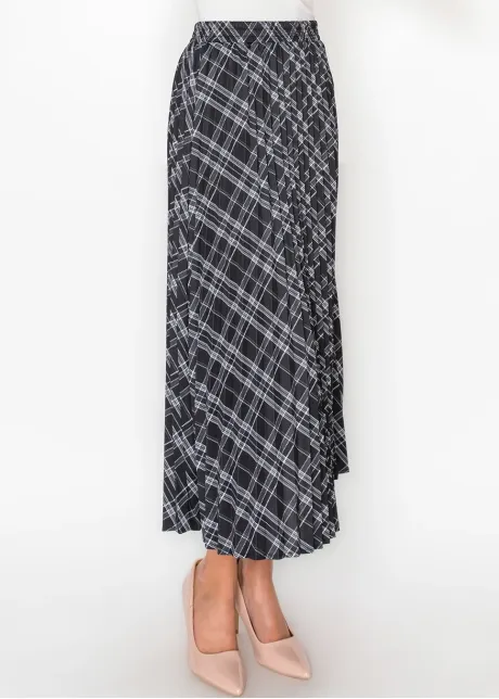 Pleated Skirt in Black and White Plaid