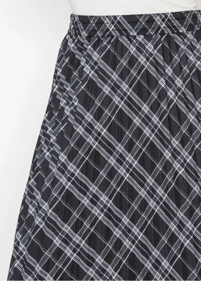 Pleated Skirt in Black and White Plaid