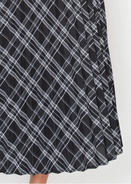 Pleated Skirt in Black and White Plaid