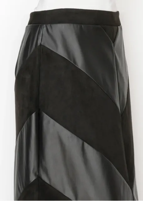 Chevron Panel Skirt in Black