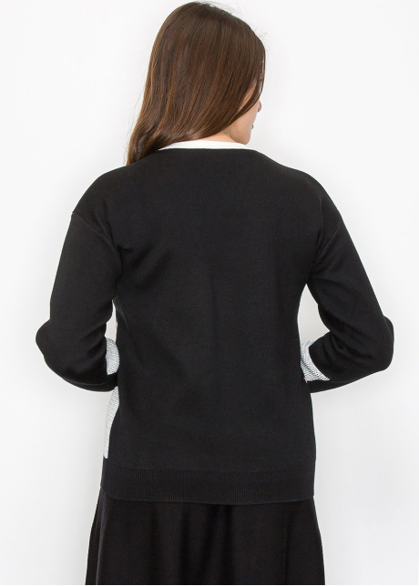 Black and White Graphic Knit Pullover
