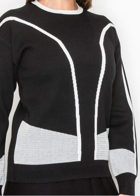 Black and White Graphic Knit Pullover