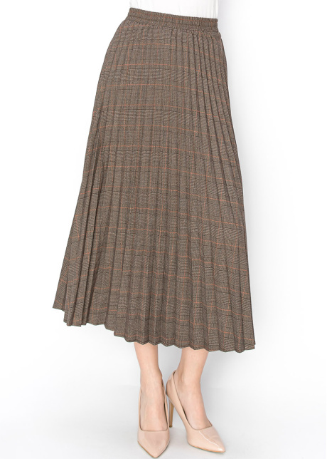 Timeless Appeal: Brown Plaid Pleated Skirt
