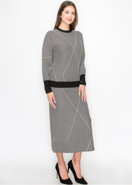 Graphic Black and White Knit Skirt