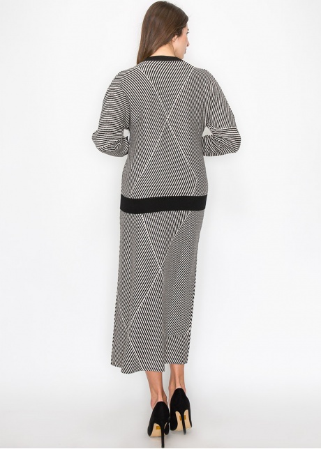 Graphic Black and White Knit Skirt