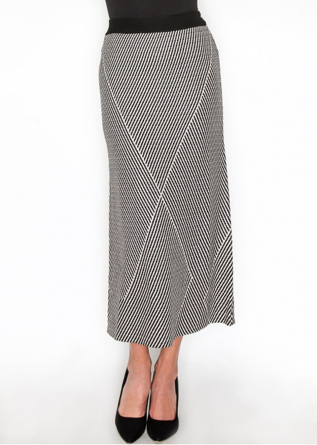 Graphic Black and White Knit Skirt