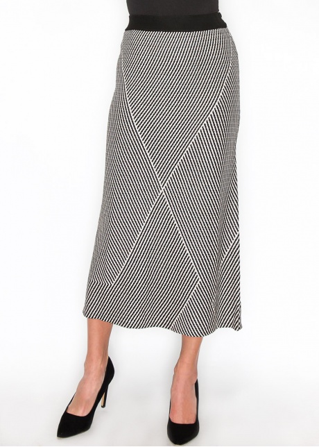 Graphic Black and White Knit Skirt