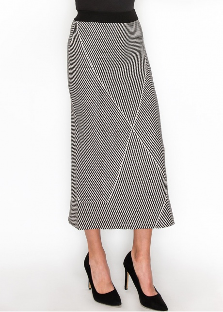Graphic Black and White Knit Skirt