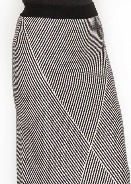Graphic Black and White Knit Skirt