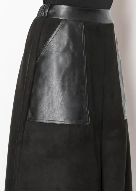 Black Midi Skirt with Contrast Pockets