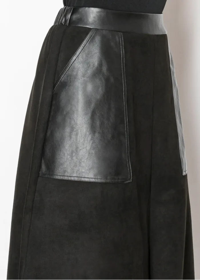 Black Midi Skirt with Contrast Pockets