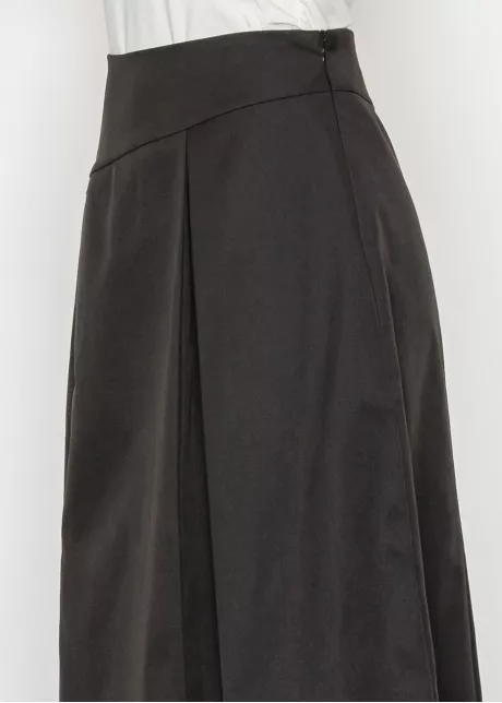 Black Midi Skirt with Side Pleat