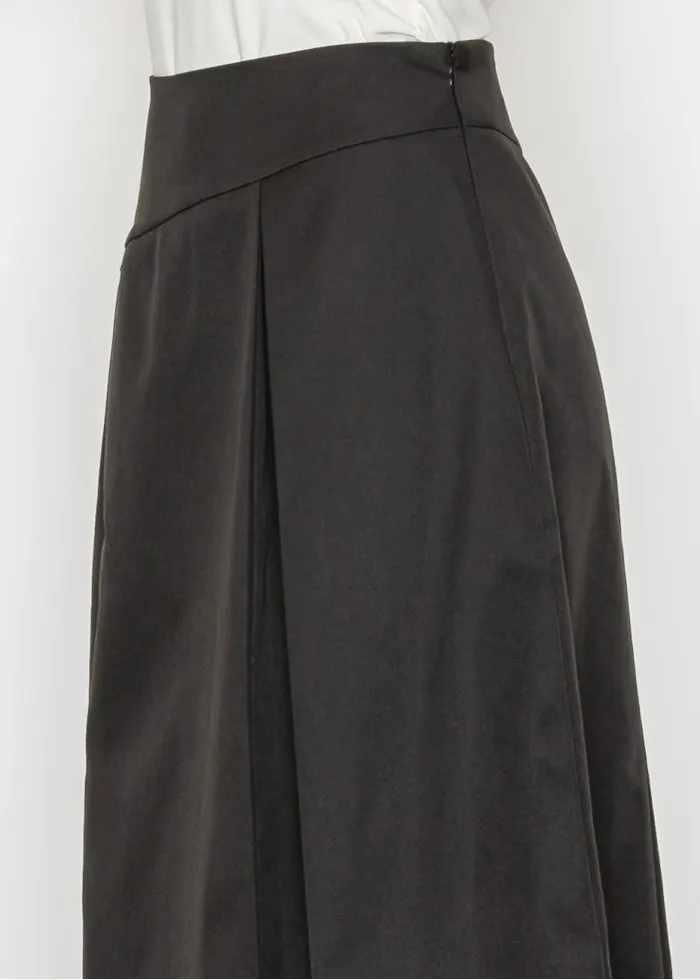Black Midi Skirt with Side Pleat