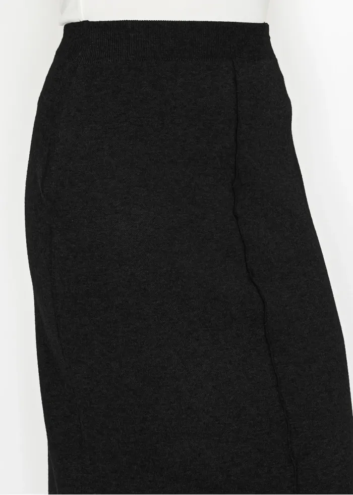 Classic Black Long Knit Skirt