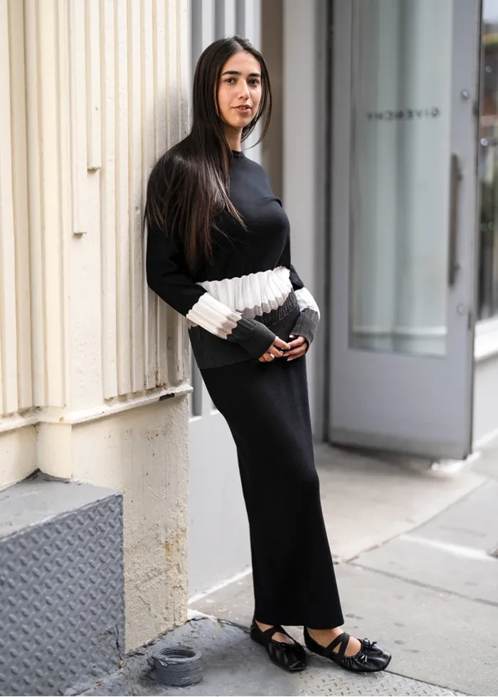 Sleek Knit Pencil Skirt – Black