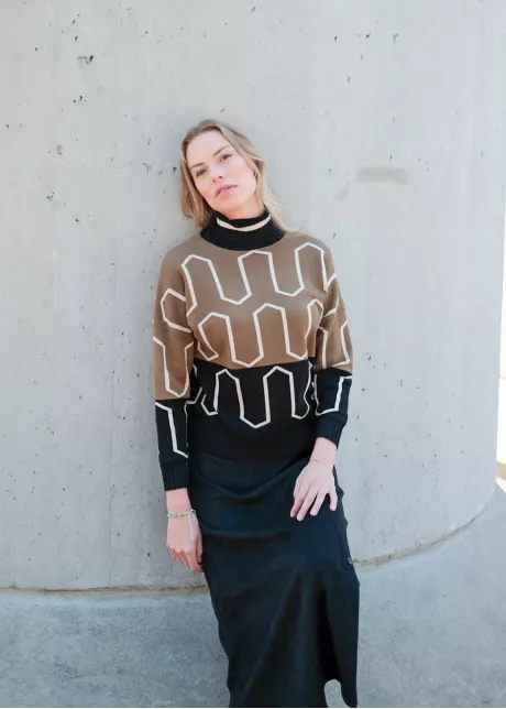 Geometric Contrast Olive & Black Outfit