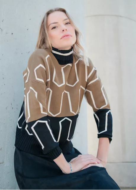 Geometric Contrast Olive & Black Outfit