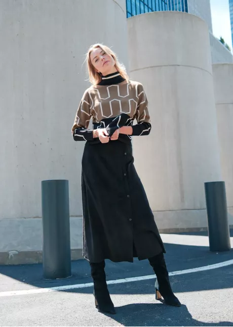 Geometric Contrast Olive & Black Outfit