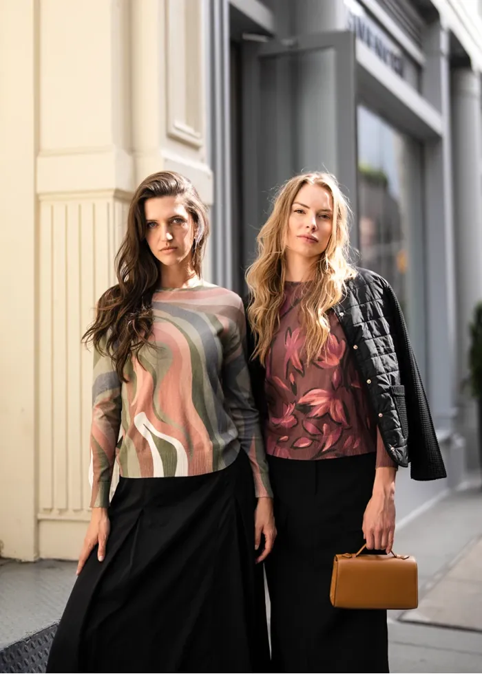 Abstract Knit & Pleated Black Skirt Outfit