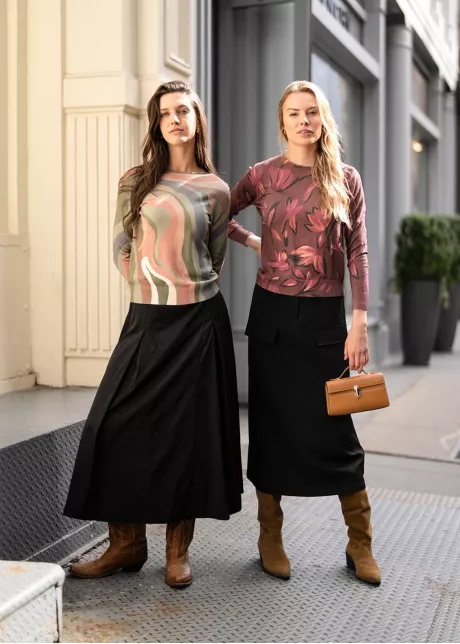 Abstract Knit & Pleated Black Skirt Outfit
