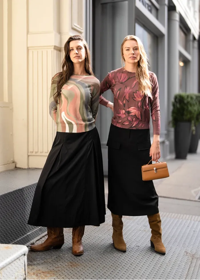 Abstract Knit & Pleated Black Skirt Outfit