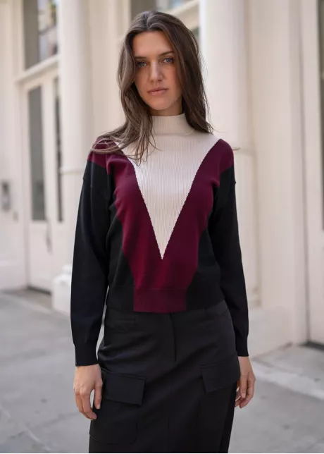 V-Detail Sweater & Black Cargo Skirt Outfit