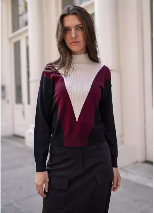 V-Detail Sweater & Black Cargo Skirt Outfit