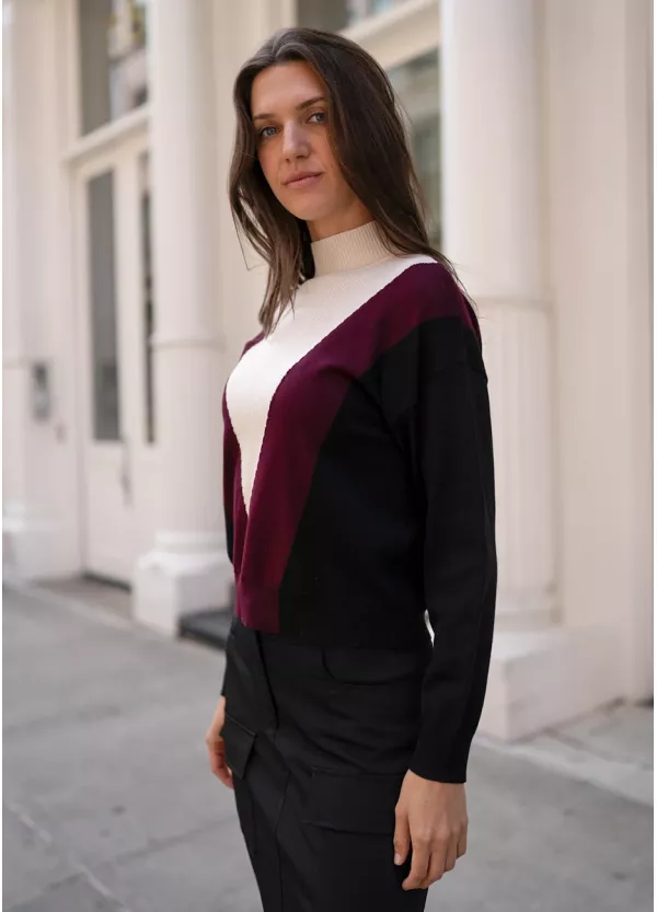 V-Detail Sweater & Black Cargo Skirt Outfit