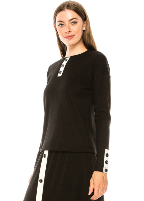 Long sleeve T-shirt with button decor