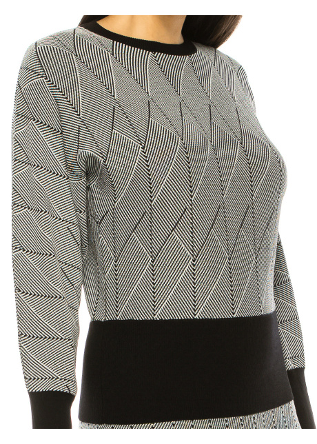 Thin-Striped Sweater In White & Black 