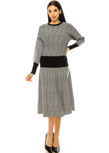 Thin-Striped Sweater In White & Black 