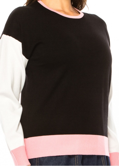 Elegant Trio-Tone Knit Pullover