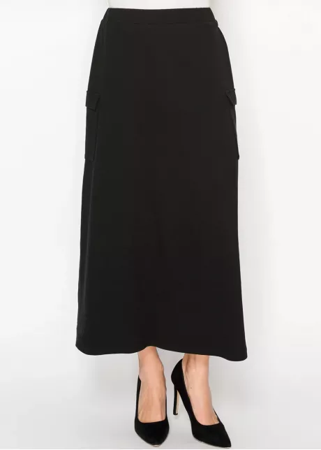 Effortless Black Knit Skirt with Pockets