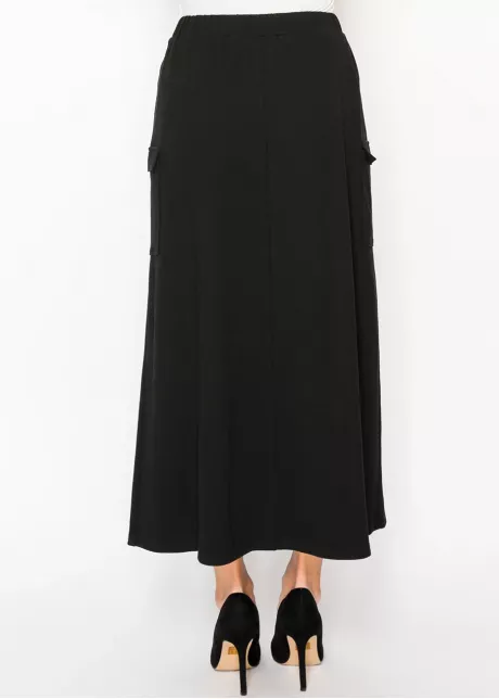 Effortless Black Knit Skirt with Pockets